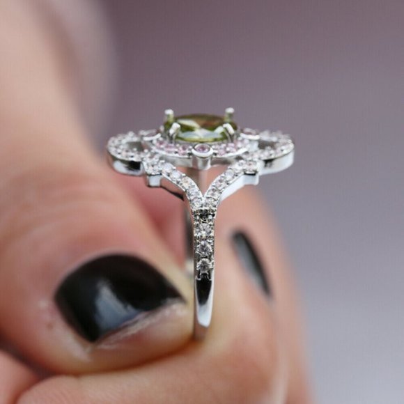 Exquisite 925 Silver Oval Cut Peridot Ring New - Picture 3 of 4
